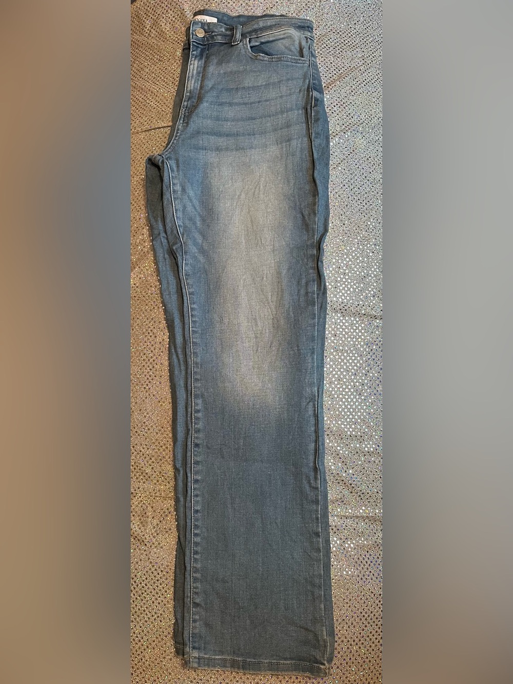 Zenana Outfitters Straight Leg light Wash denim stretch Jeans sz 31